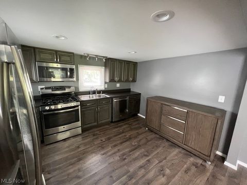 Tiny photo for 17911 Davis Road, Lake Milton, OH 44429 (MLS # 5187677)