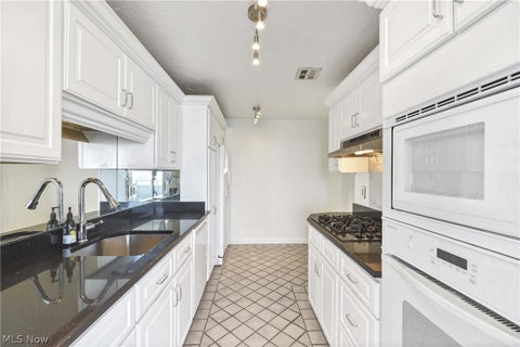 Tiny photo for 12900 Lake Avenue #1624, Lakewood, OH 44107 (MLS # 5241262)