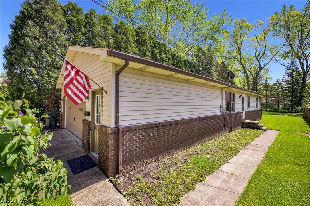 241 W Good Avenue, Wadsworth, Ohio image 2