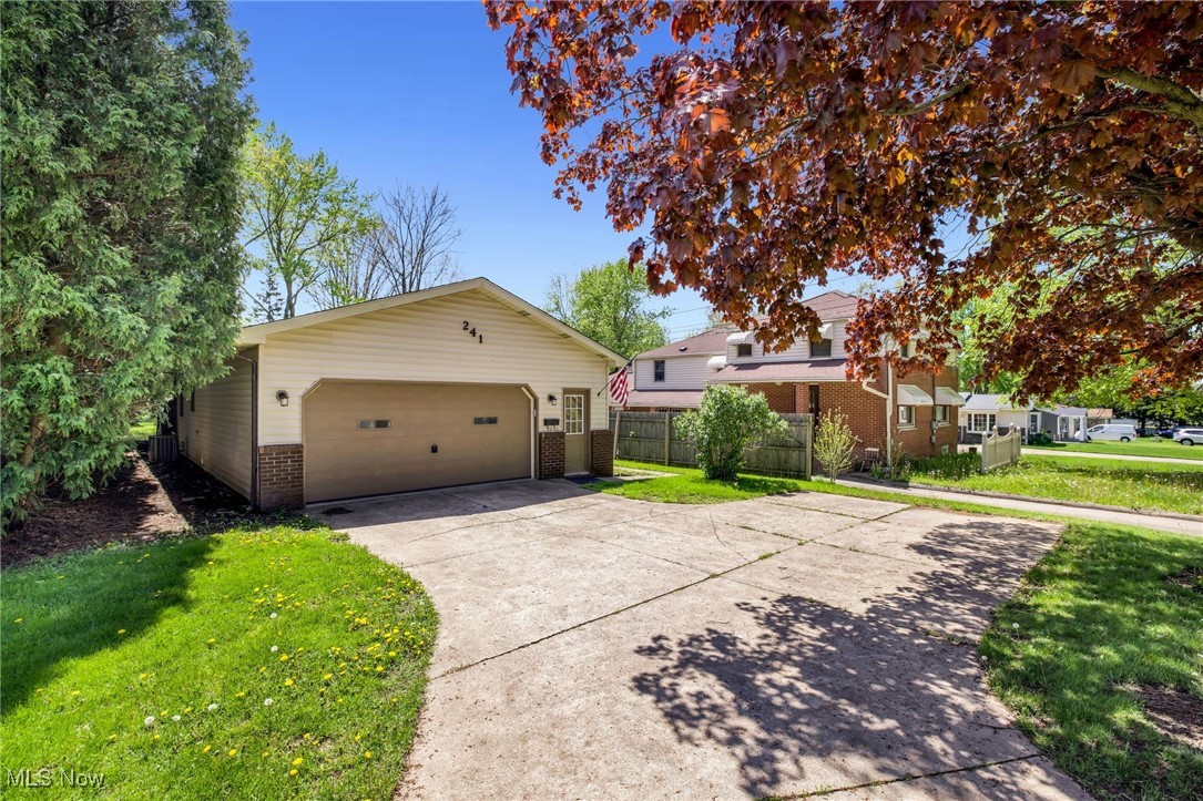241 W Good Avenue, Wadsworth, Ohio image 1