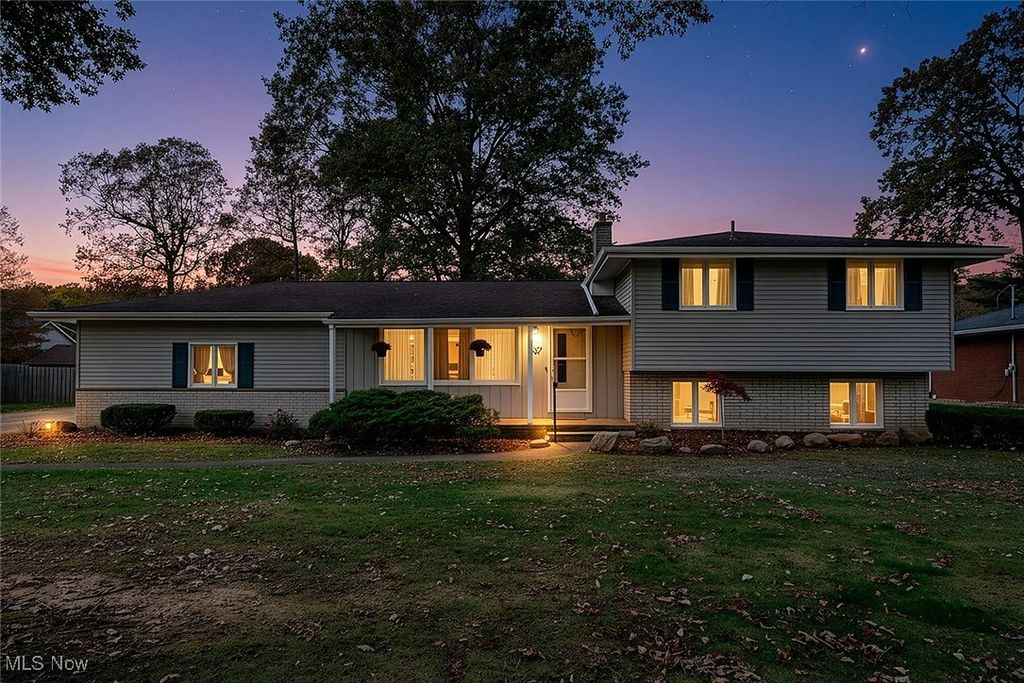 Photo of 7692 W Parkside Drive, Boardman, OH 44512 (MLS # 5167977)