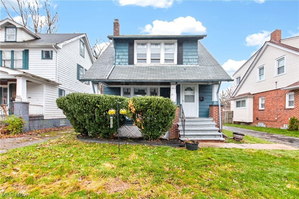 Photo of 884 Nela View Road, Cleveland Heights, OH 44112 (MLS # 5204674)