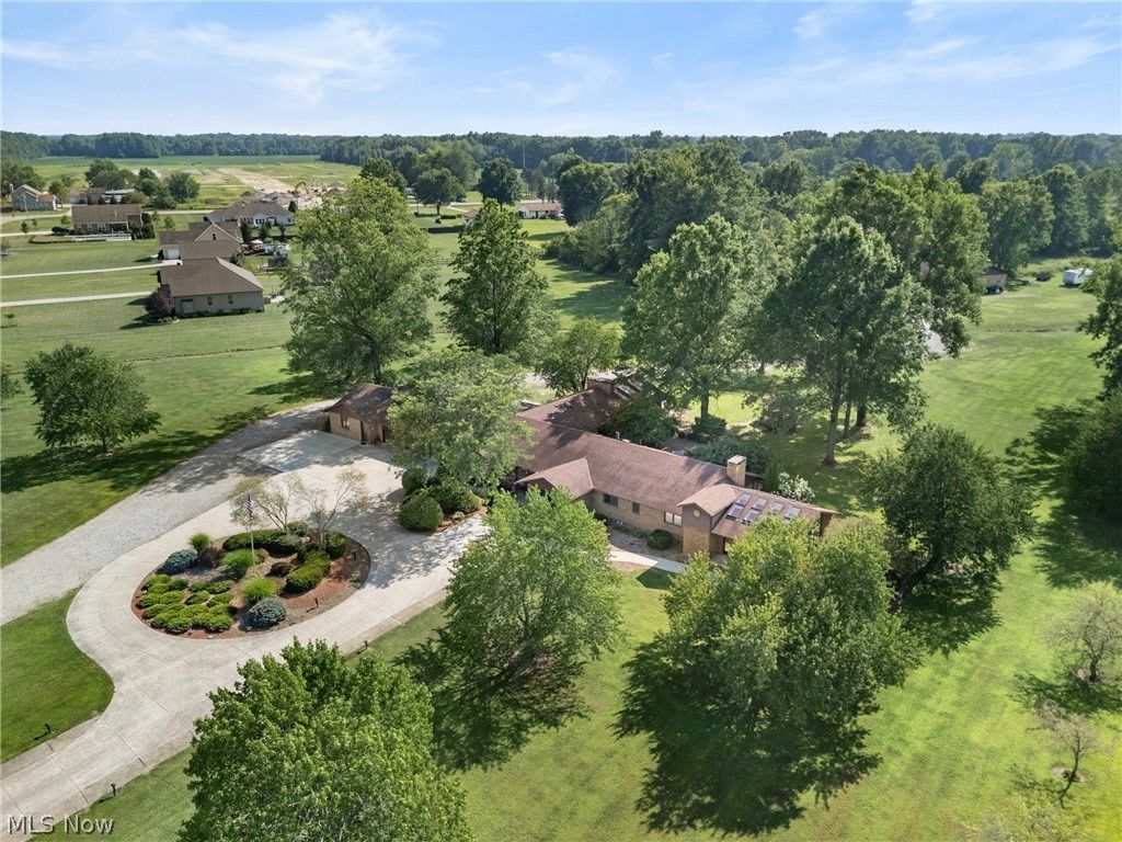 Photo of 11950 Castleton Lane, Grafton, OH 44044 (MLS # 5193031)