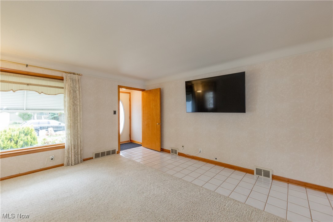 Mayfield Heights, Ohio 44124, United States, 3 Bedrooms Bedrooms, ,3 BathroomsBathrooms,Residential,Contingent,140217