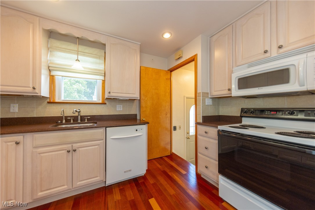 Mayfield Heights, Ohio 44124, United States, 3 Bedrooms Bedrooms, ,3 BathroomsBathrooms,Residential,Contingent,140217