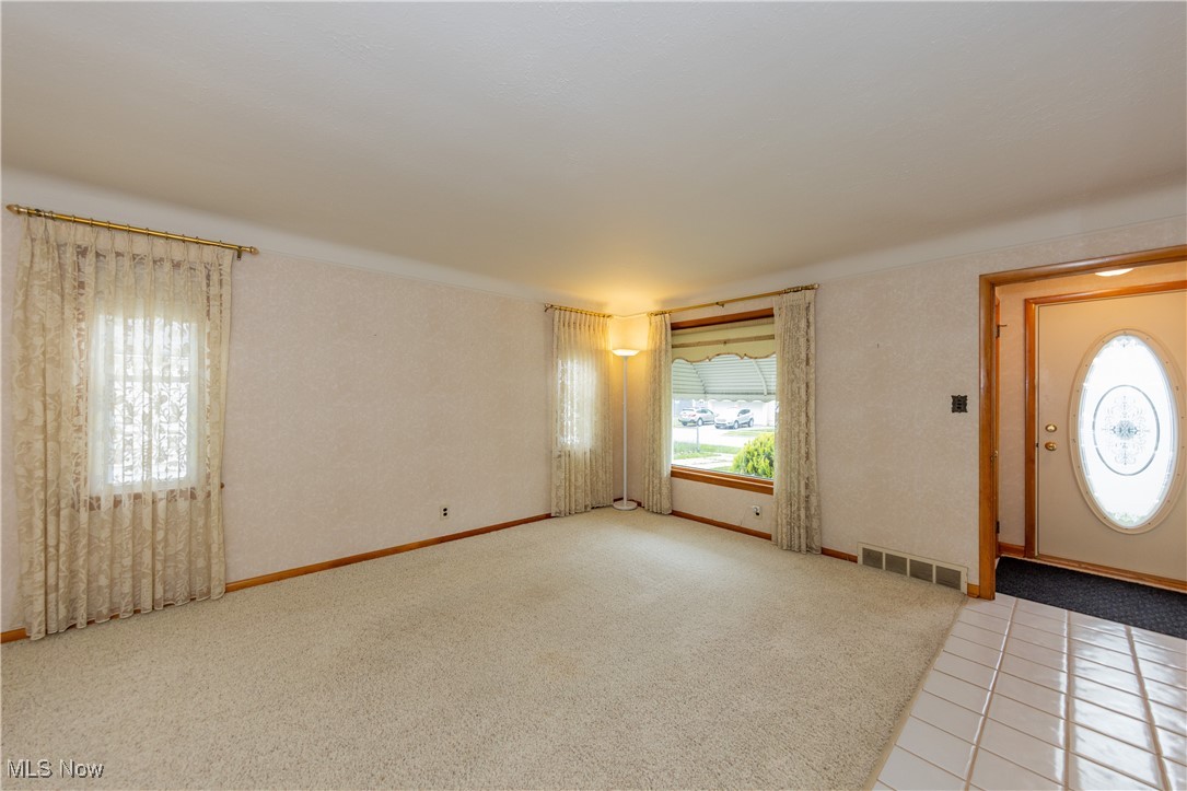 Mayfield Heights, Ohio 44124, United States, 3 Bedrooms Bedrooms, ,3 BathroomsBathrooms,Residential,Contingent,140217