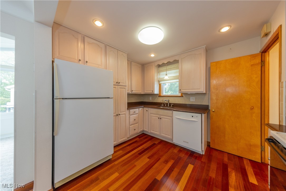 Mayfield Heights, Ohio 44124, United States, 3 Bedrooms Bedrooms, ,3 BathroomsBathrooms,Residential,Contingent,140217