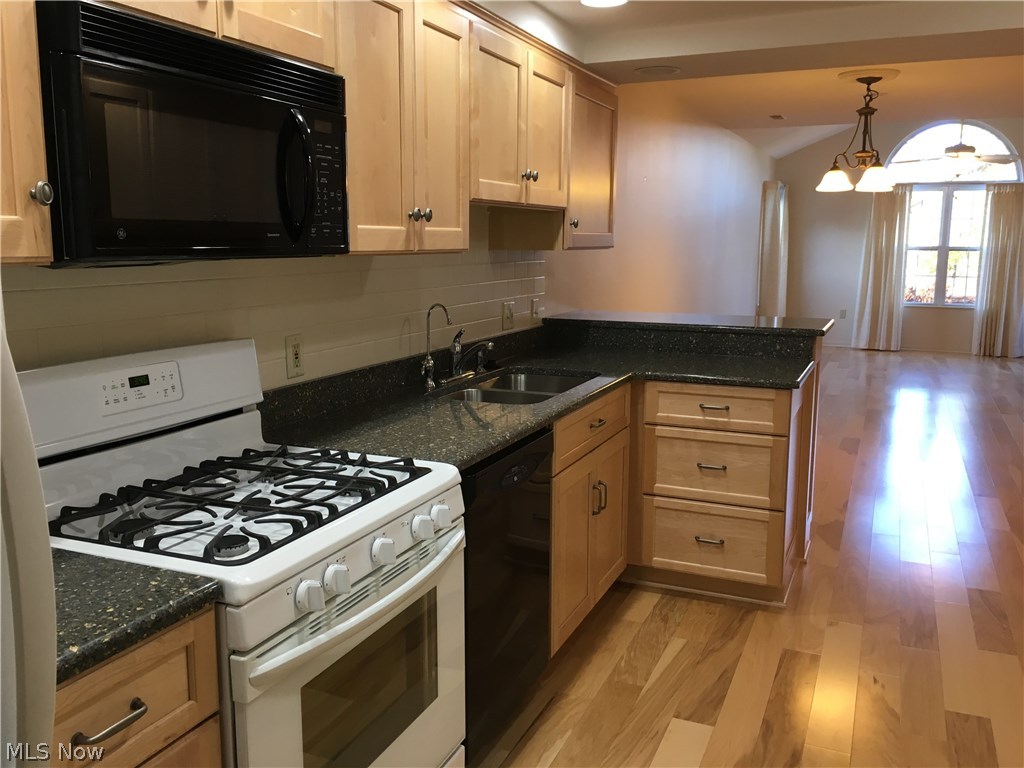 HUNTERS CHASE - Residential