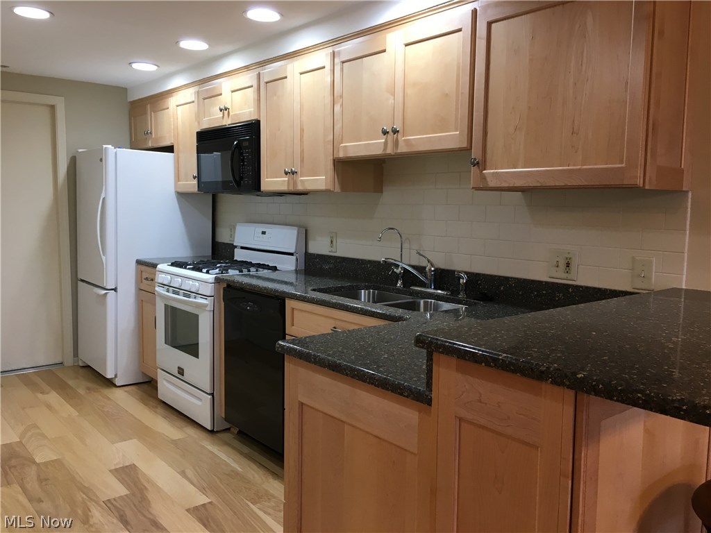 HUNTERS CHASE - Residential