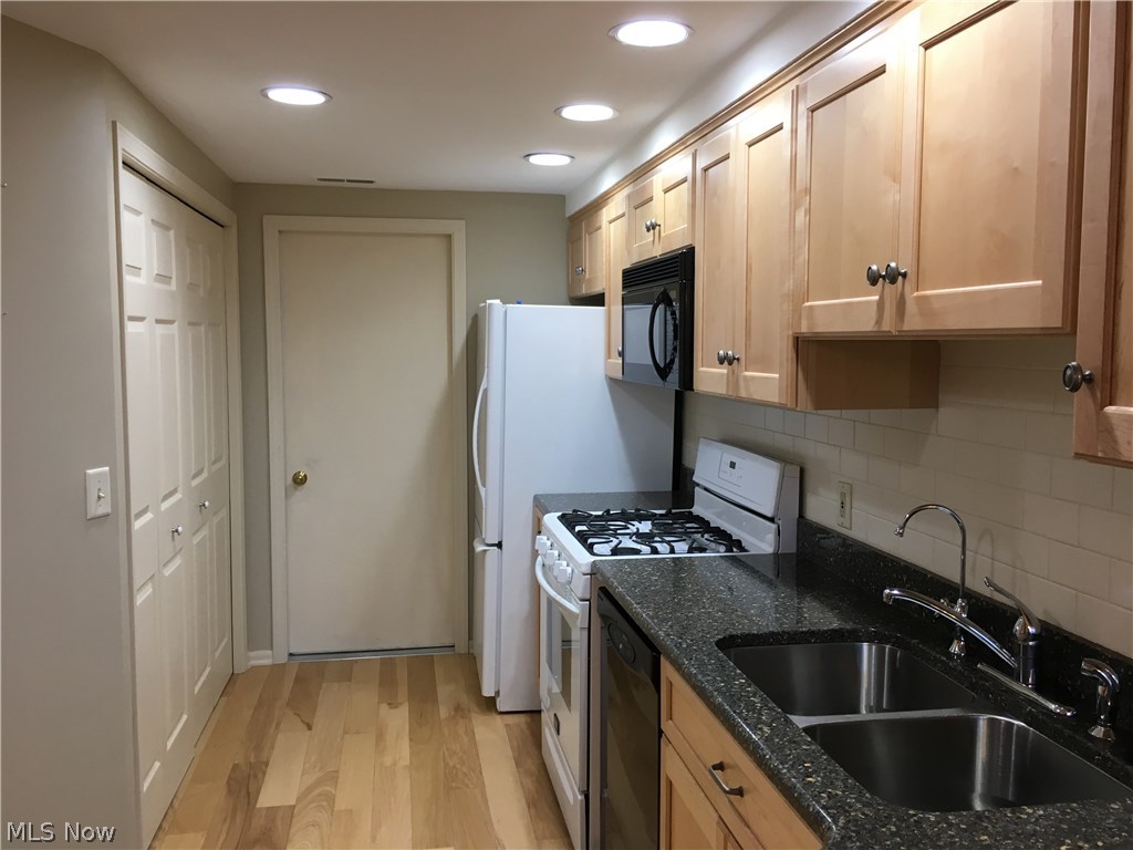 HUNTERS CHASE - Residential