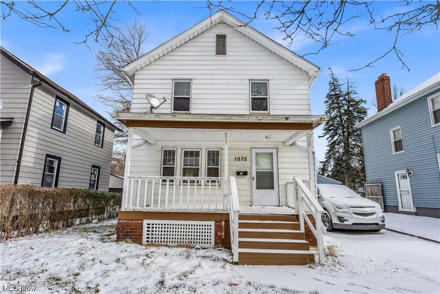 1075 E 177th St, Cleveland - Spacious 3 bed 1 bath single family home! //

Please utilize the ShowMojo online scheduler to fill out the prescreening questionnaire and to schedule your showing! //

$ 995 rent / $ 995 deposit //
$49 application fee per adult //
1-2 pets OK with approved PetScreening and PetFee.(Some breed restrictions apply per HUD guidelines). //
NO SMOKING //
1 time $129 non-refundable set up fee paid at lease signing //

$30/month required resident benefit package; can include personal property/liability insurance for an additional $5/month for $35/month total. //


All applicants are required to fill out a PetScreening application, found on our website/app before being processed. Even if you have NO pets - this app must be filled out. 1-2 pets OK w/ approved PetScreening & PetFee (Some breed restrictions apply). 1 time, non-refundable pet fee of $200-500 per animal applies to all pets & must be paid prior to or when you pay your 1st month rent. (No fee for qualified assistance animals) //

Our application is processed through secure site: Findigs. They require ID & income verification. Without this, your app will not be processed. They offer 24/7 chat support on their app directly if you have any questions //

BEDROOMS: 3 //
BATHROOMS: 1 //
APPLIANCES PROVIDED: N/A //
UTILITIES / RESIDENT RESPONSIBILITY: Residents are responsible for all utilities including: water/sewer/trash, gas & electric and are responsible to maintain lawn care, maintenance & snow removal. //

Serious inquiries only.