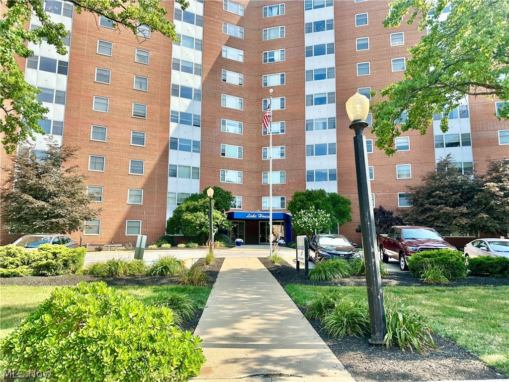 Lake House Condo - Residential Lease