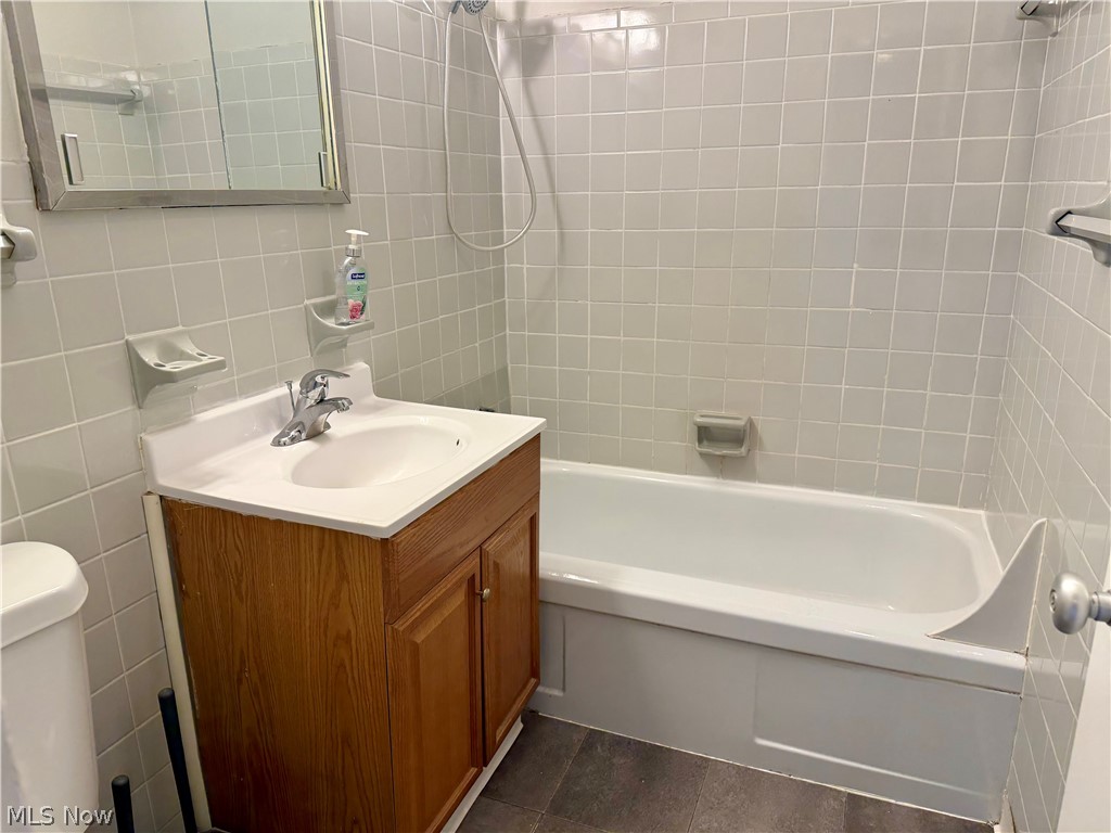 Lake House Condo - Residential Lease