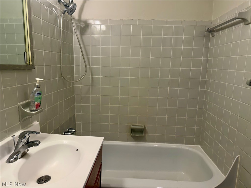 Lake House Condo - Residential Lease