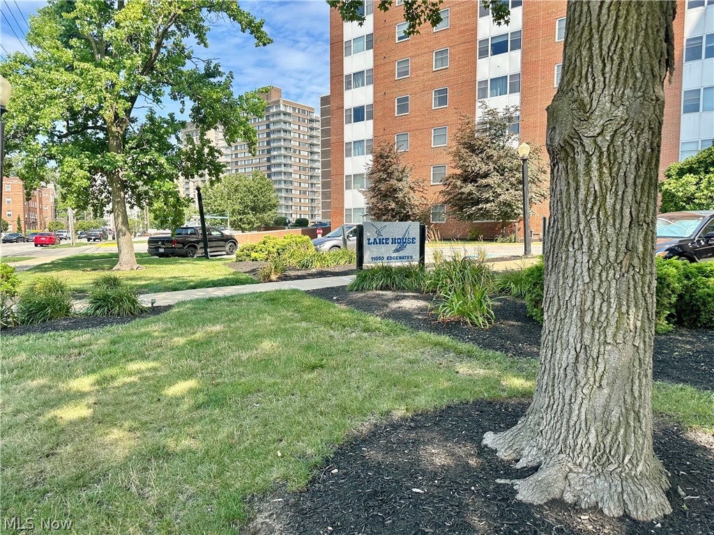 Lake House Condo - Residential Lease