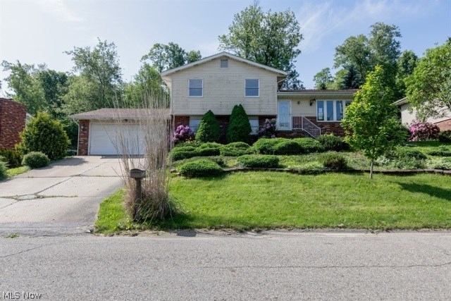 3 bedroom 1 bath Multi Level home designed for entertaining. With +/-1,256 SF, partially finished basement, enclosed porch, elongated windows for natural
lighting, open kitchen.+/-19,352 Lot and more! A little TLC will transform this home! Make an offer today.