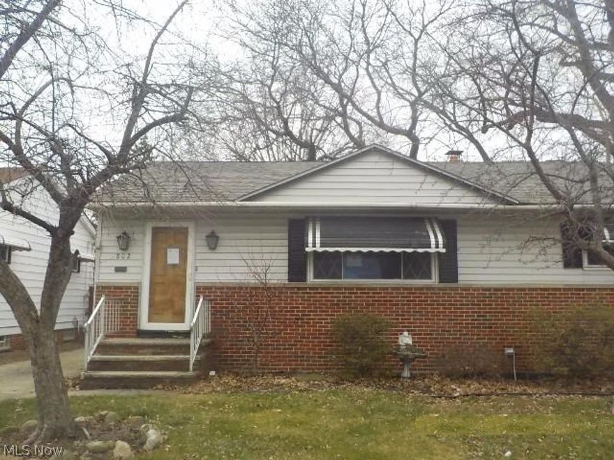 Nice home in the Bayridge Subdivision. This one features three bedrooms, a full bath and just over 1000 sq ft of living space.  It also has a fireplace, wood floors and neutral paint throughout.  Bring your ideas and see how your finishing touches can restore the beauty here.