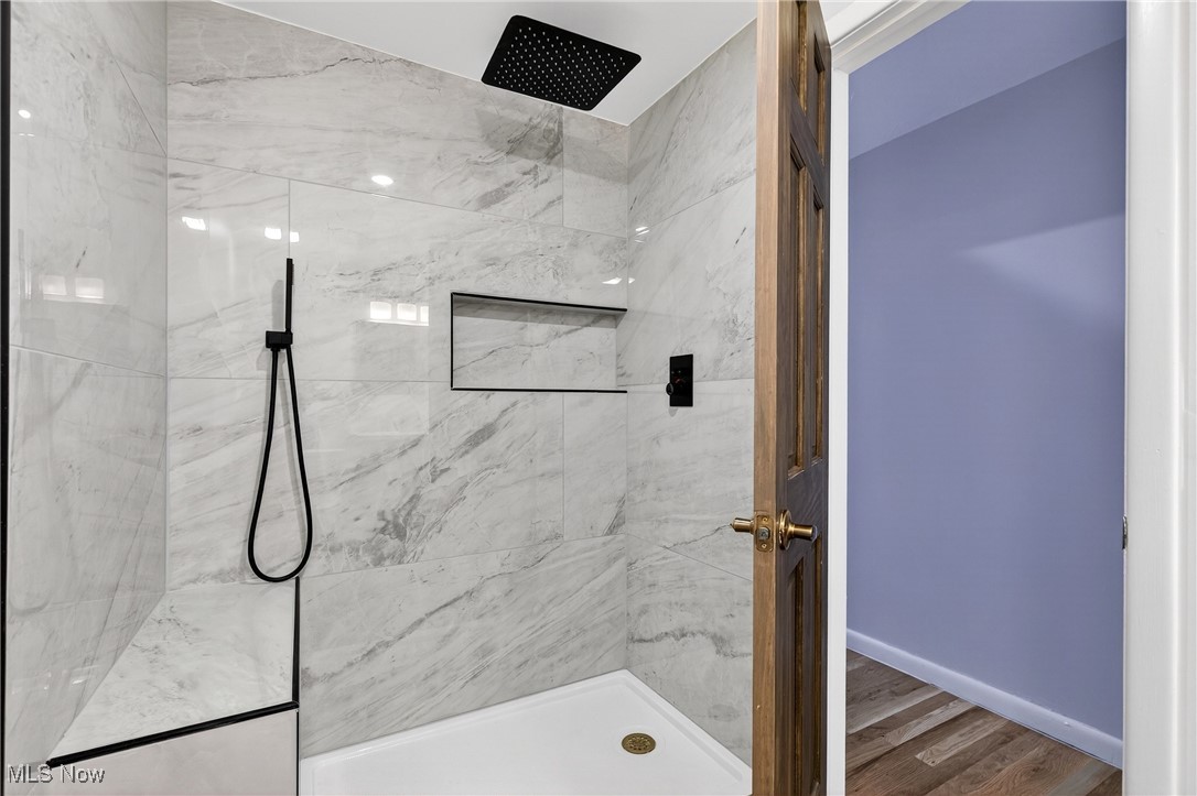 Country Club Condo - Residential