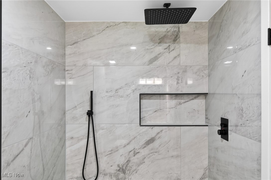 Country Club Condo - Residential