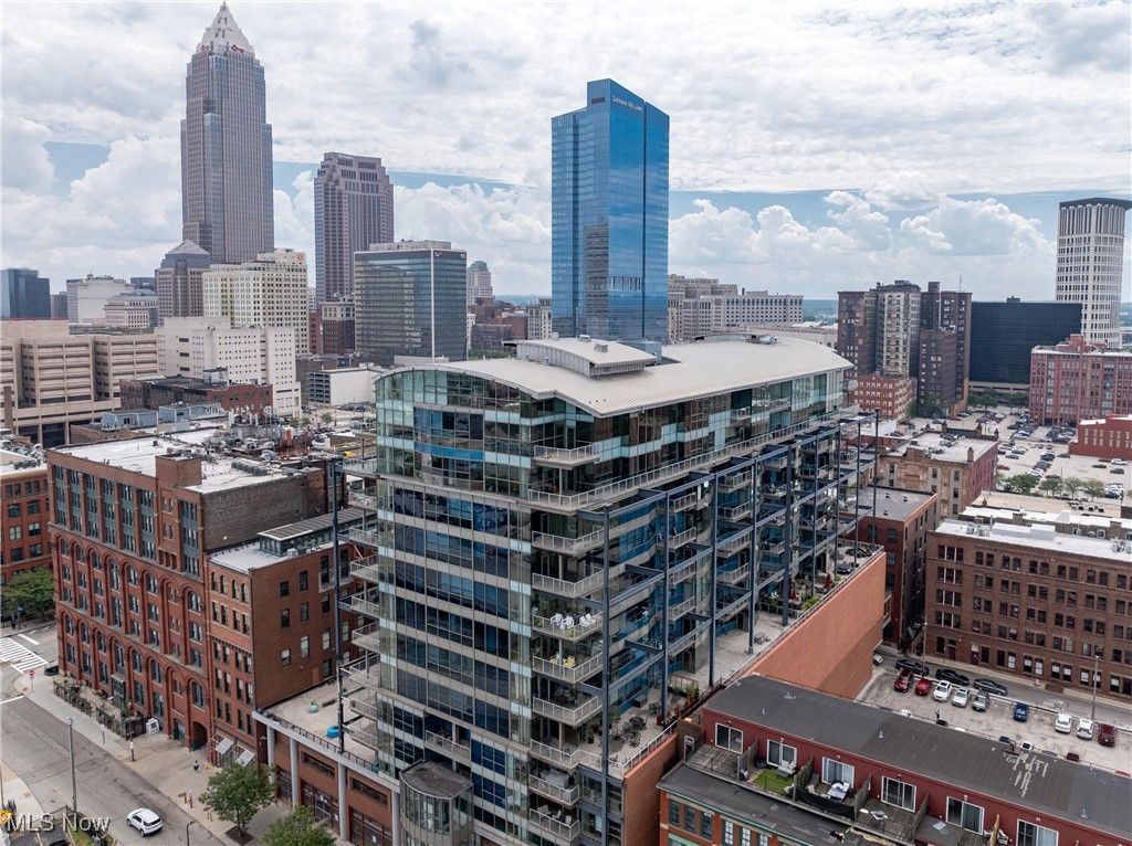 Photo of 701 W Lakeside Avenue #606, Cleveland, OH 44113 (MLS # 5177353)