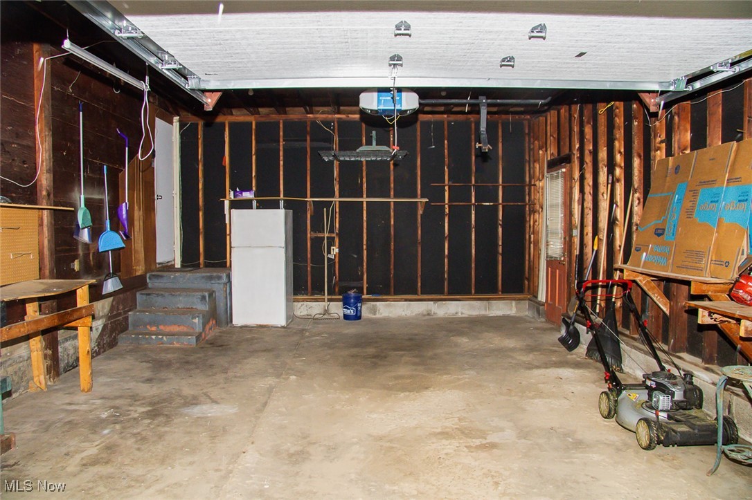 1487 Harden Drive, Barberton, Ohio image 3