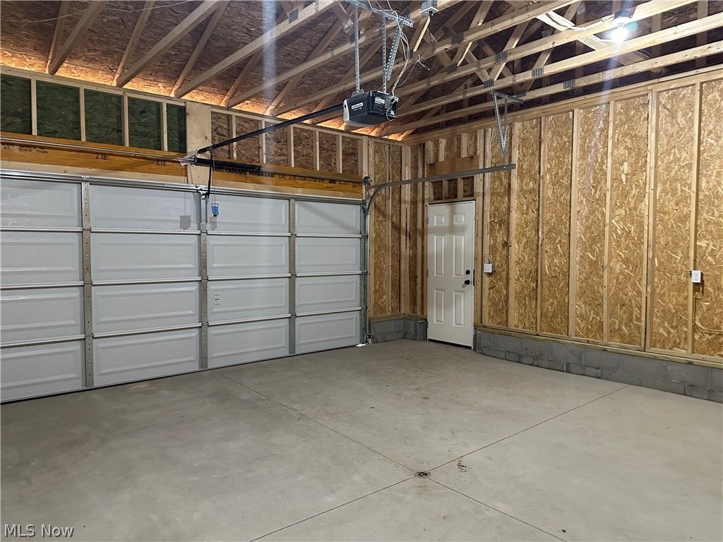 Photo of 206 Beachwood Drive, Youngstown, OH 44505 (MLS # 5190020)