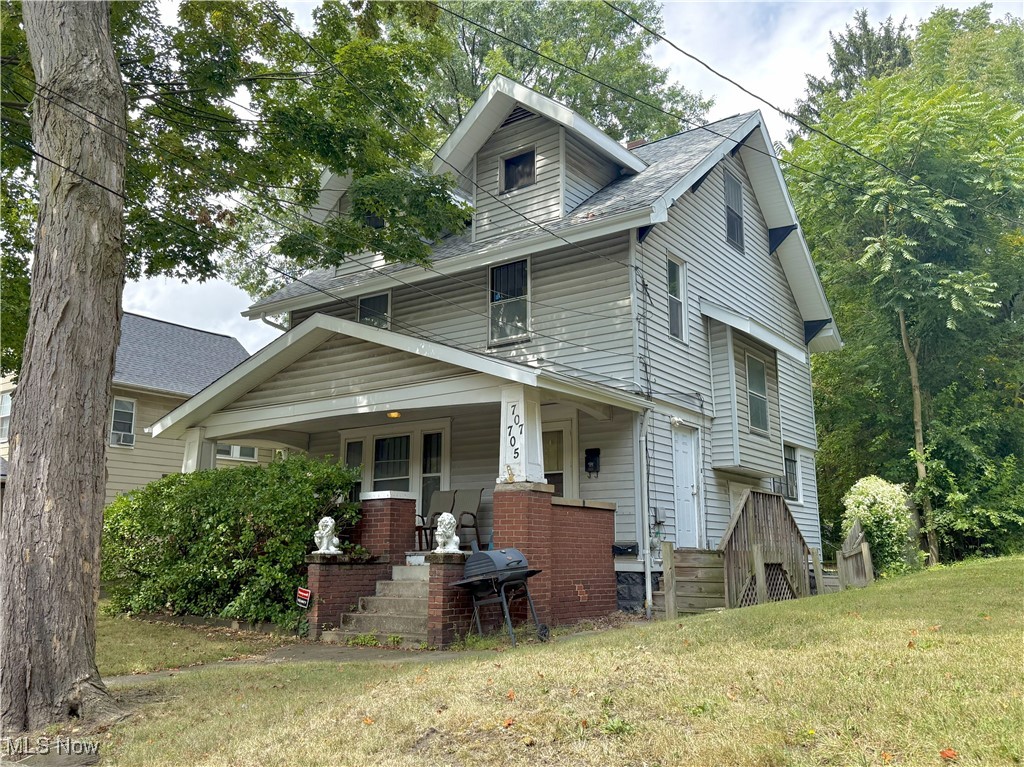 Attention investors! This duplex makes for a great long term cash-flowing asset. Whether you decide to buy it as a rental property to rent out both units, or occupy one unit to house hack, there's plenty of opportunity. This property consists of a one-bedroom unit on the main level, and a three-bedroom unit on the upper level. The one-bedroom unit is currently rented for $925 a month. The three-bedroom unit is unoccupied and in turn-key condition for your convenience! The property also comes with a sizeable basement for plenty of storage space, a large driveway, and plenty of backyard space. The covered front porch is another great touch on this wonderful property. Don't miss out on the opportunity to add this incredible duplex to your investment portfolio! Schedule a showing today.