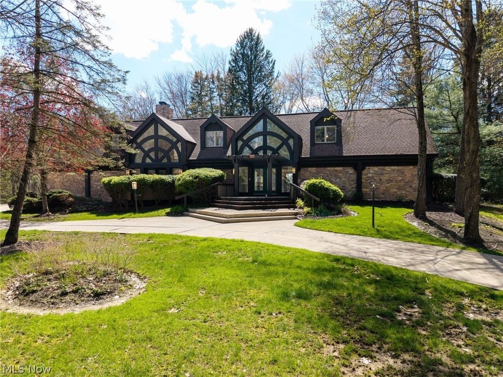 Photo of 1180 Meadow Spur Spur, Akron, OH 44333 (MLS # 5203375)