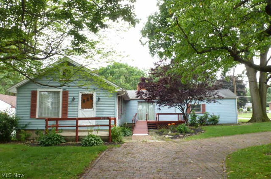 Great curb appeal for this two ranch home located on a corner lot close to Mauthe Park. Features a spacious living room, dining room, kitchen/dinette, first floor den with wood burning fireplace, and 1 1/2 car attached garage. Full basement with a modern furnace, electric service box, and central air.