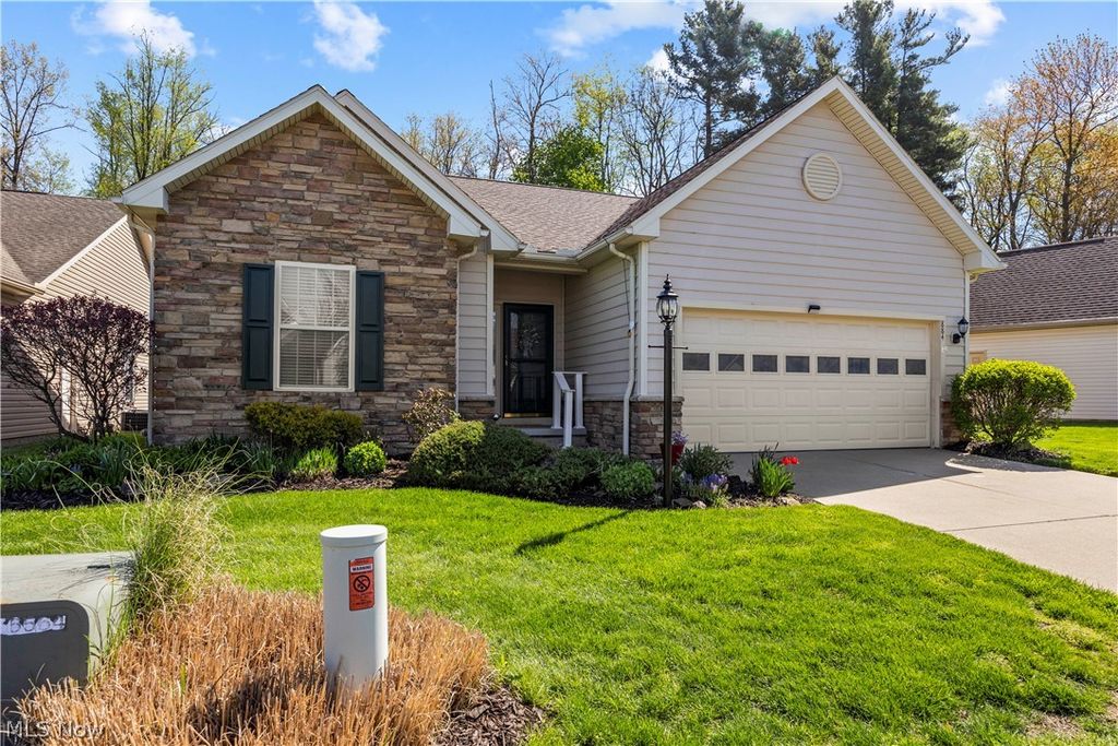 Photo of 884 Lakeview Court, Kent, OH 44240 (MLS # 5203800)