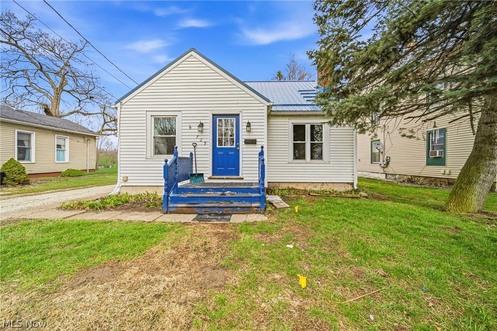 Photo of 729 W Main Street, Geneva, OH 44041 (MLS # 5197311)