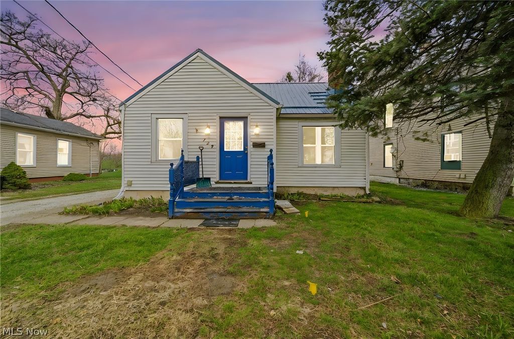 Photo of 729 W Main Street, Geneva, OH 44041 (MLS # 5197311)