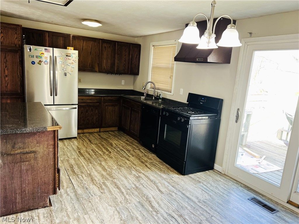 Photo of 5630 Stanford Avenue, Austintown, OH 44515 (MLS # 5193367)