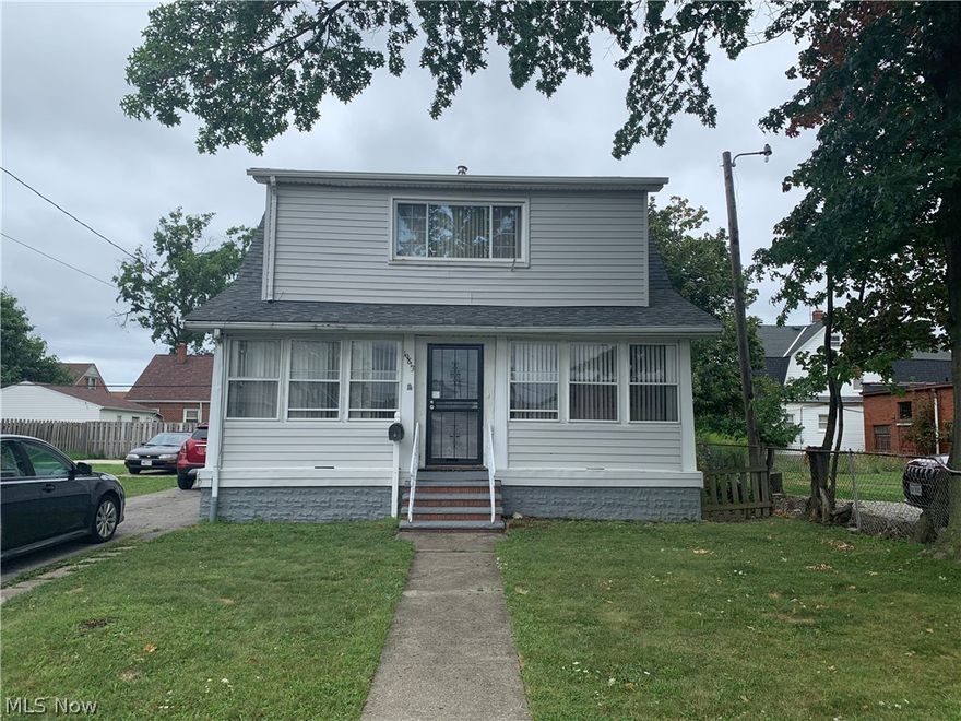 Charming 2 bedroom colonial located on a double lot.
Bonus room on the 2nd floor could be used for an office, den or a baby's room.
Appliances are included - stove, refrigerator, washer & dryer.
Roof is two years old.
2 1/2 car detached garage is in great shape.
Seller is selling "as is" and will make no repairs.
Great location close to transportation and shopping. 
Minutes from University Circle & downtown.