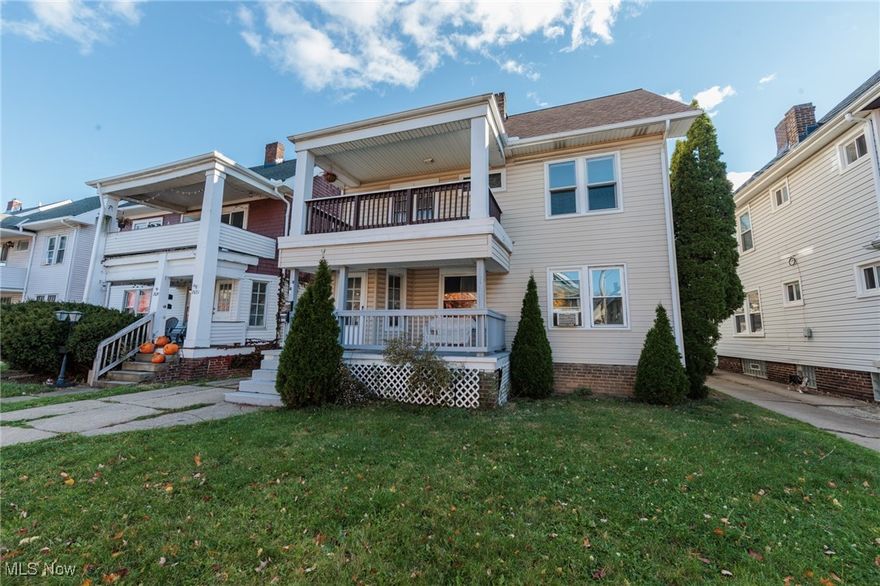 This move in ready second floor unit offers 2 bedrooms, an open concept layout with an updated kitchen w/ included appliances that opens up to both the living room and dining area. A lovely covered front balcony and back deck to enjoy. An available garage space plus shared laundry in the basement. Great location near quick highway access, schools, parks and all of the shopping and entertainment action that Lakewood has to offer. Call today for a private showing.