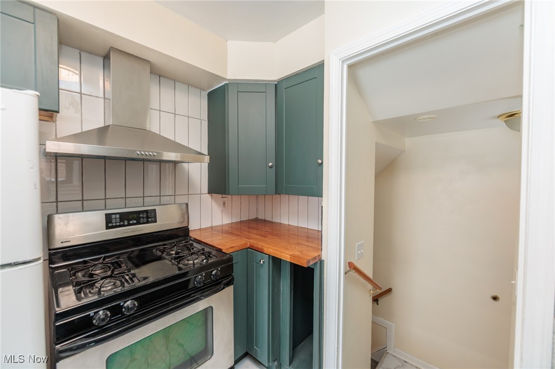 17001 Laverne Avenue