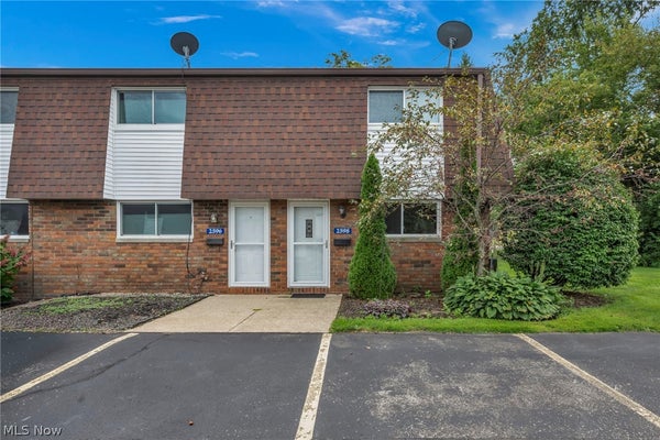 2598 SHAKESPEARE LN, AVON, OH 44011 - Image 62c3cbeeb6763fa9d2ce8f5c3b3138a2/1496276201
