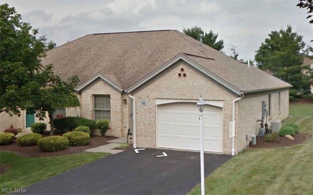 Photo of 810 Southwestern Run #15, Poland, OH 44514 (MLS # 5208406)