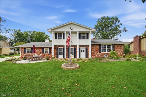 Homes For Sale - 831 Oakcrest Lane<br/> Massillon, OH 44646