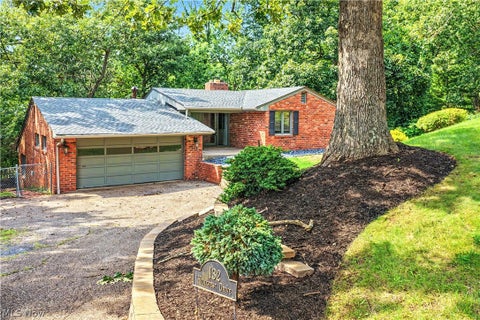 Homes For Sale - 132 Hillcrest Drive<br/> Marietta, OH 45750