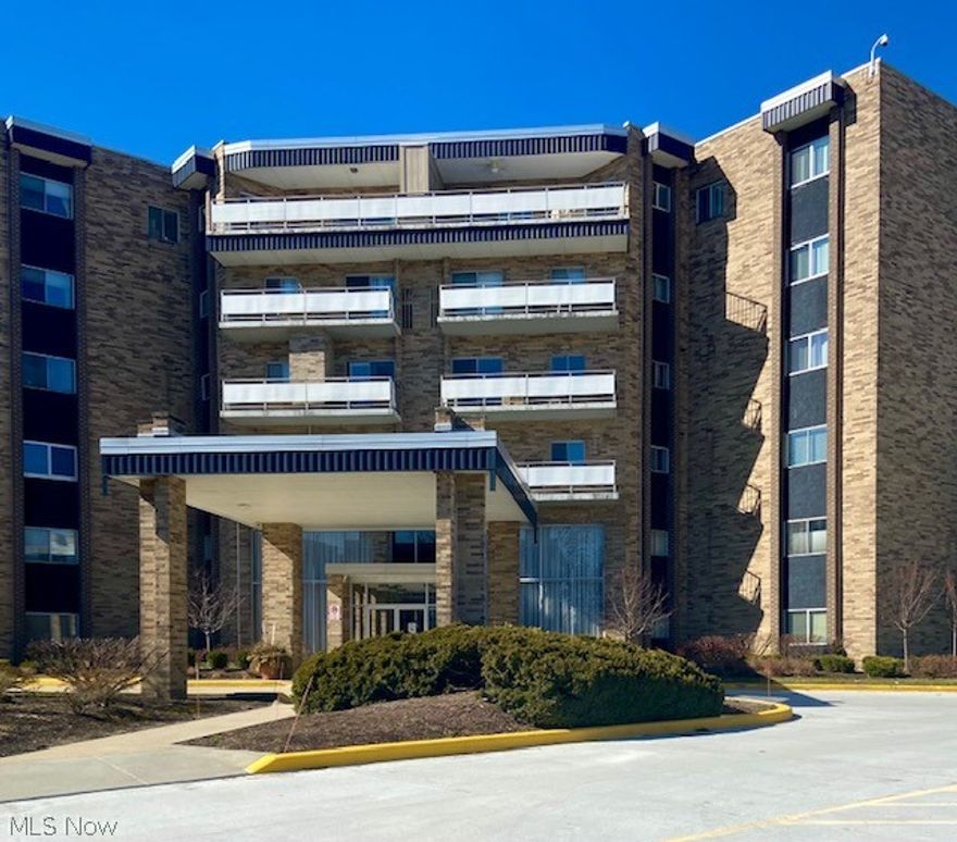 Desirable, hard-to-find one bedroom condo in Acacia. Spacious living room flows into the dining room, large glass sliders fill the rooms with natural sunlight.  Eat-in Kitchen features lots of storage with wood cabinets and a pantry closet. The large bedroom has two double closets plus two additional closets and storage shelves not found in other units! Relax this summer on the spacious balcony over looking the tennis courts.   Easy living in Acacia where owners are only responsible for electric. Acacia's gatehouse is staffed 24/7 and the buildings are equipped with security systems. Amenities include: outdoor heated pool with sun deck and patio, two tennis courts, fitness center, guest suites, large storage lockers, car washing service, full van service to area shopping, and a wonderful club room. Great location too, near shopping, dining, arts, recreation, Hospitals, with easy access to I-271, close to Beachwood Place and Legacy village plus easy access to neighboring 155 acre Acacia Reservation.