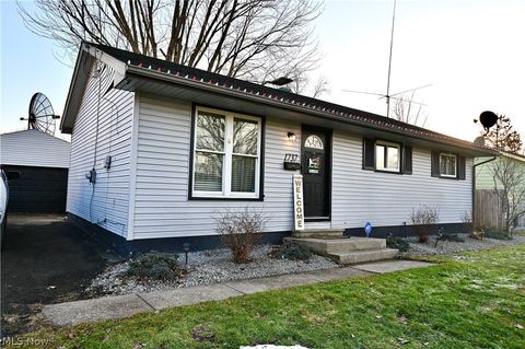 Photo of 1737 Halbert Drive, Youngstown, OH 44514 (MLS # 5188058)