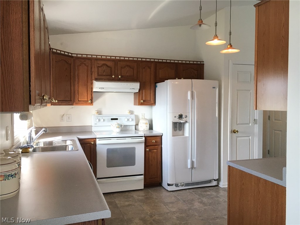 218 COUNTRY CLUB - Residential