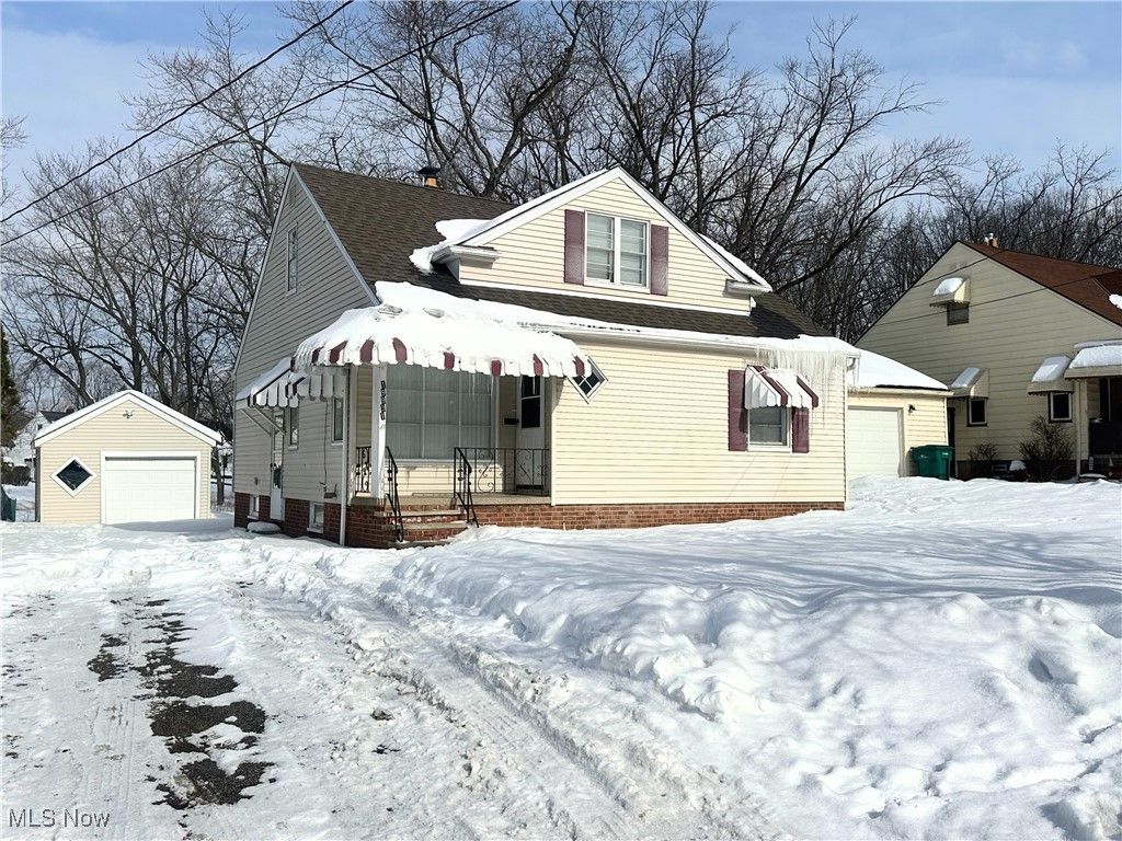 Photo of 19931 Raymond Street, Maple Heights, OH 44137 (MLS # 5185362)
