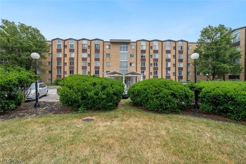 25735 Lorain Road Unit 511, North Olmsted, OH 44070 - #: 5051699