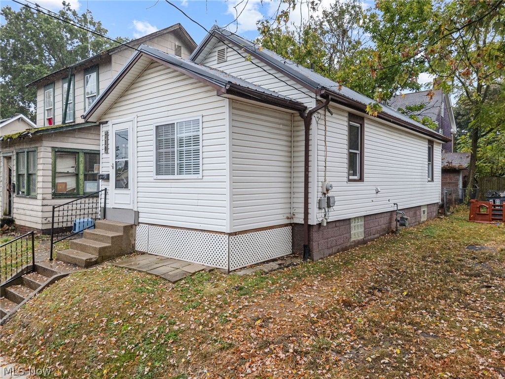 Photo of 710 N Freedom Avenue, Alliance, OH 44601 (MLS # 5187278)