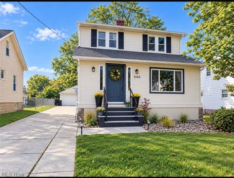 Photo of 5162 Oakmont Drive, Lyndhurst, OH 44124 (MLS # 5257120)