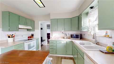 Tiny photo for 5162 Oakmont Drive, Lyndhurst, OH 44124 (MLS # 5257120)