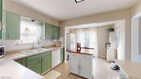 Tiny photo for 5162 Oakmont Drive, Lyndhurst, OH 44124 (MLS # 5257120)