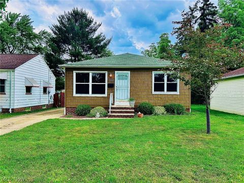 Single Family Residence in Garfield Heights OH 12605 Reindeer Avenue.jpg